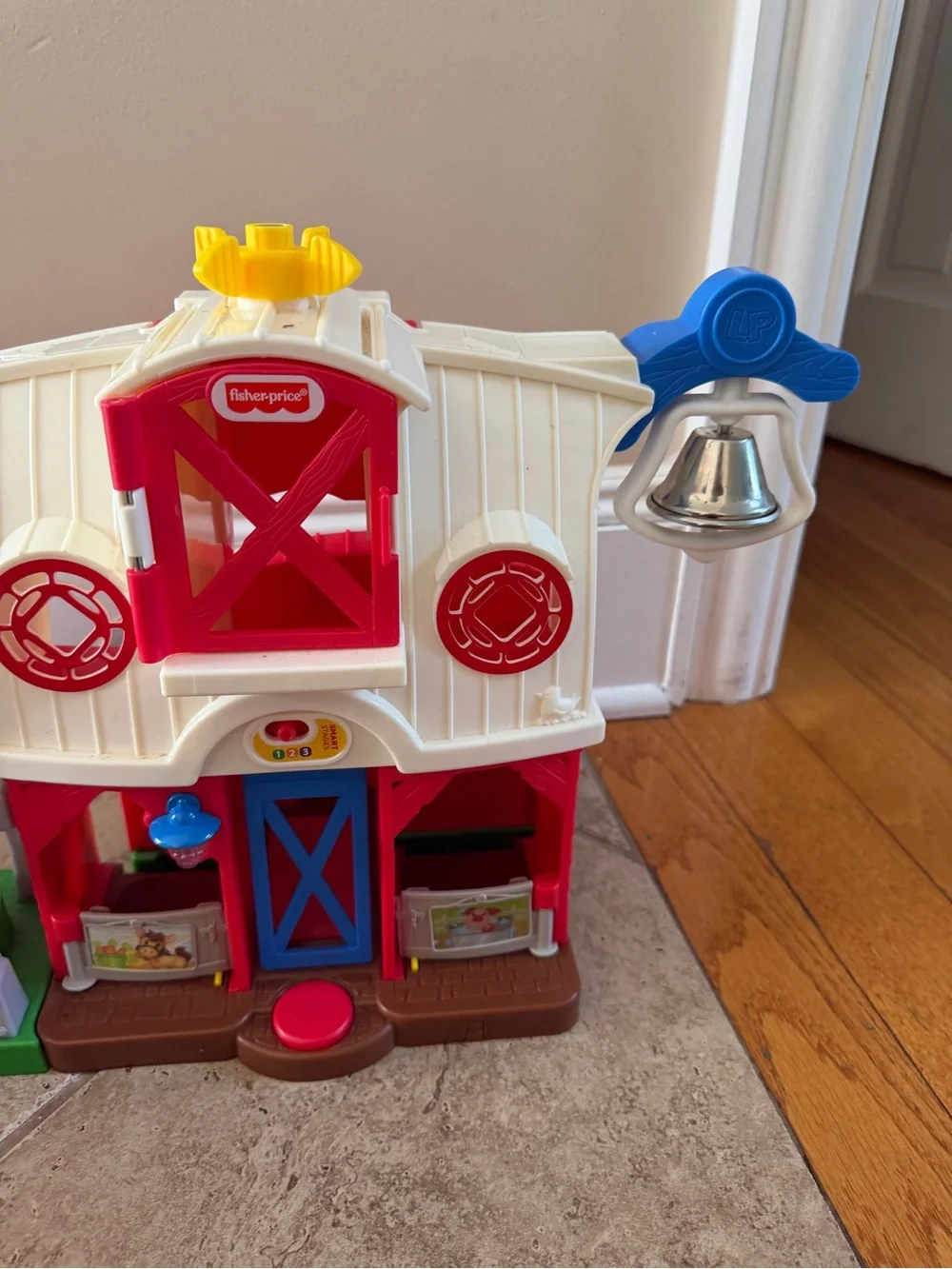 Fisher-Price Little People Farm Interactive Play Barn with Yellow Roof Accent